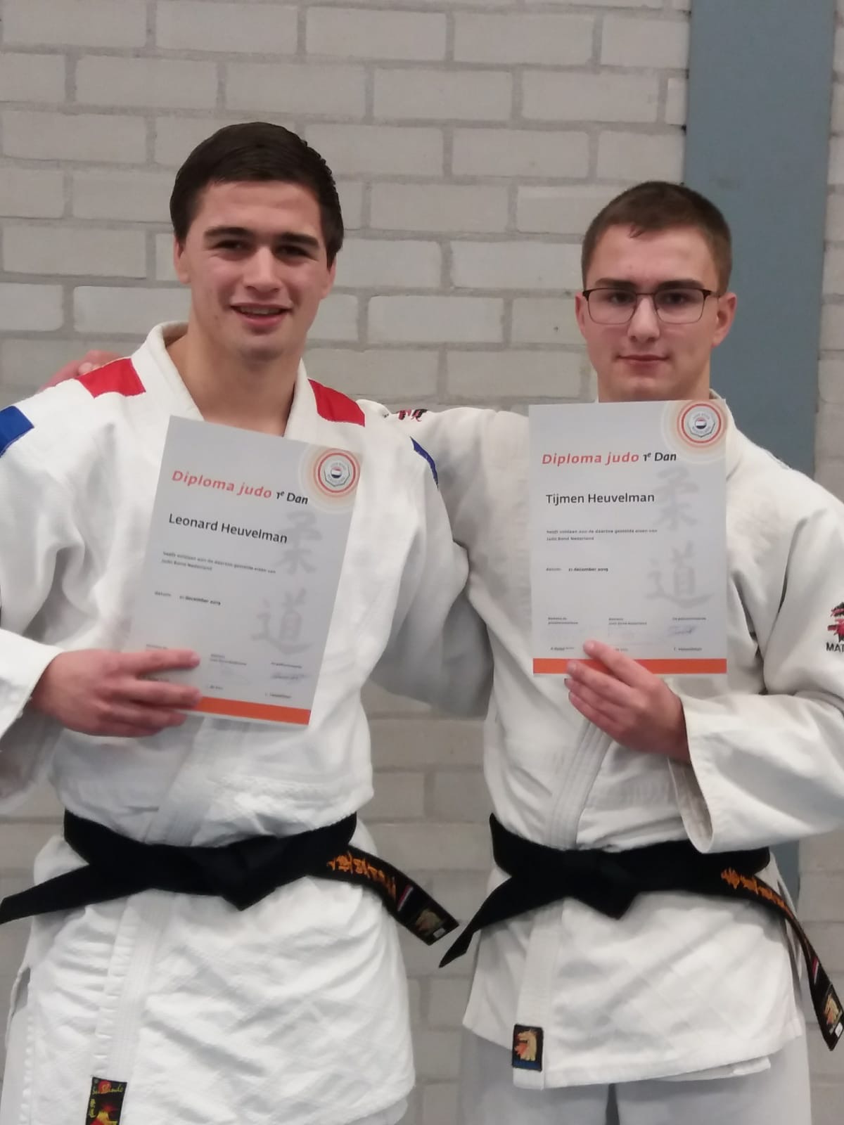 Zwarte band voor Tijmen en Leonard Heuvelman