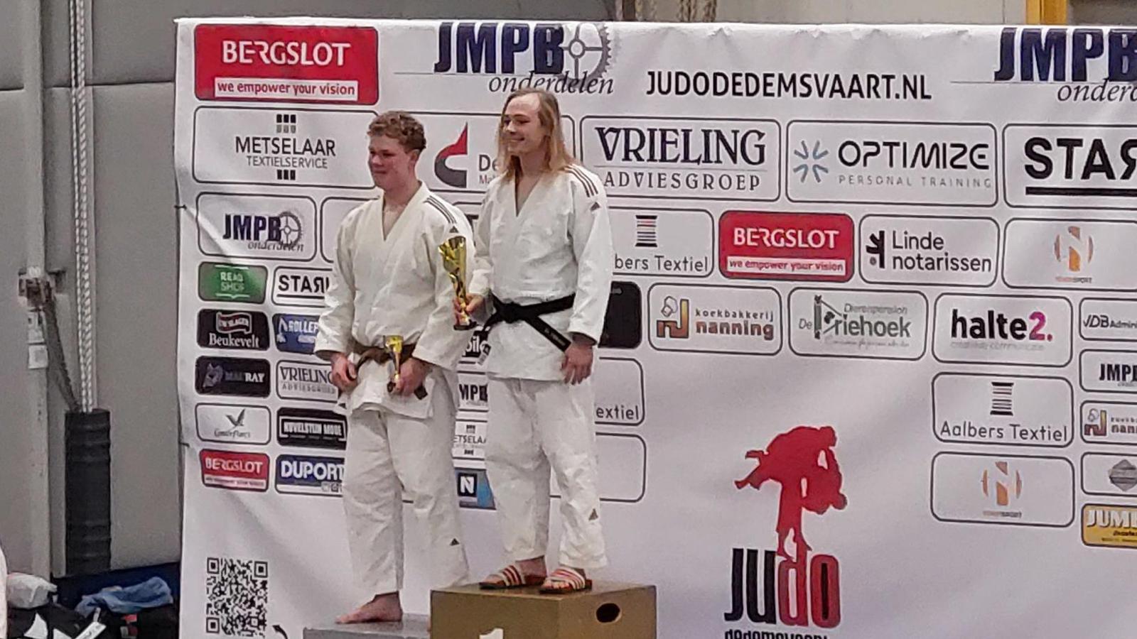 Dennis tweemaal eerste