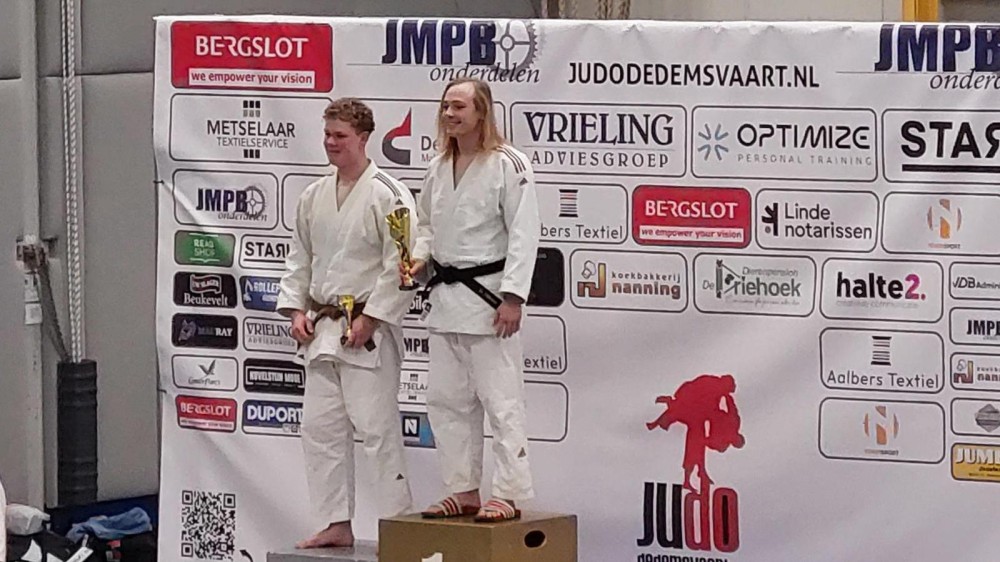 Dennis tweemaal eerste