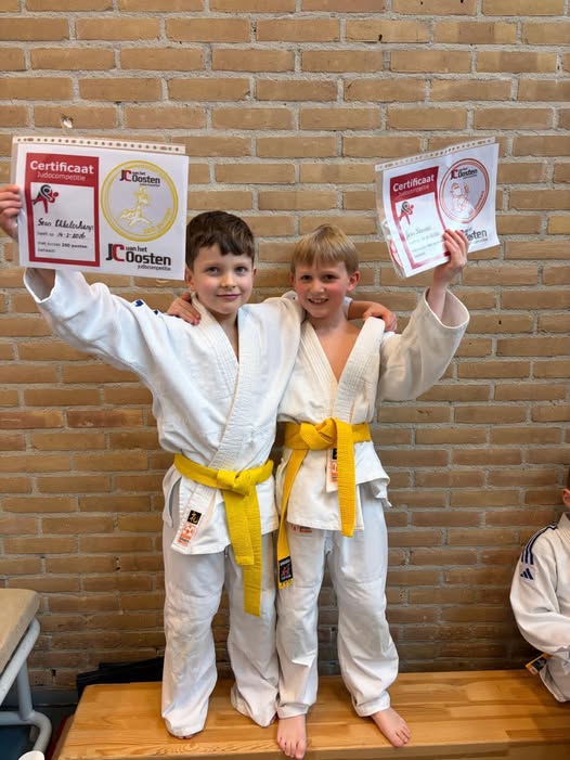 Boris en Sean trots en blij met hun puntendiploma